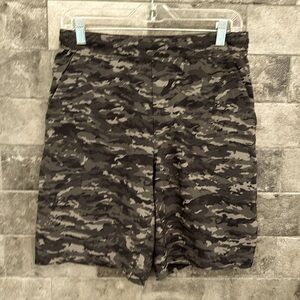 Lululemon Men’s Pacebreaker Medium 9” Shorts Lined Green Camo